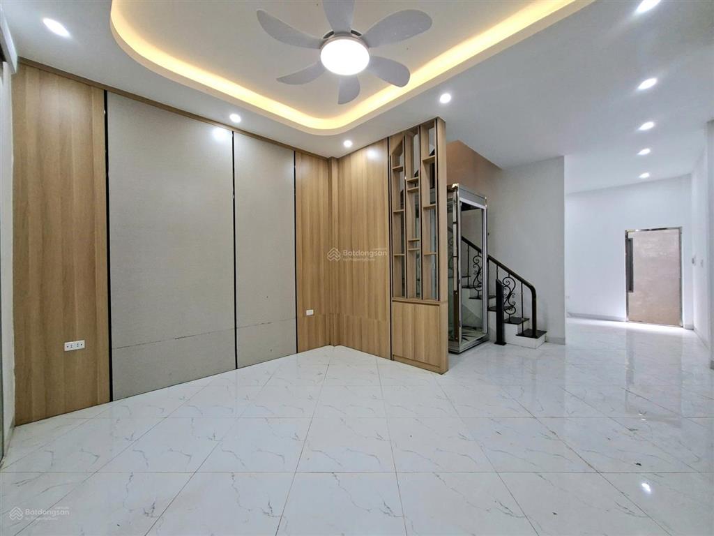Bán nhà phạm văn đồng  thang máy cách ô tô tránh 20m  5 tầng 7 phòng tối ưu làm chung cư mini