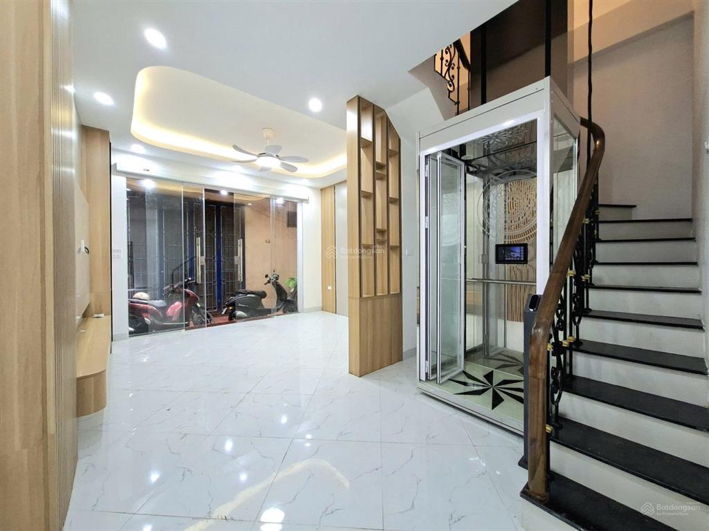 Bán nhà phạm văn đồng  thang máy cách ô tô tránh 20m  5 tầng 7 phòng tối ưu làm chung cư mini