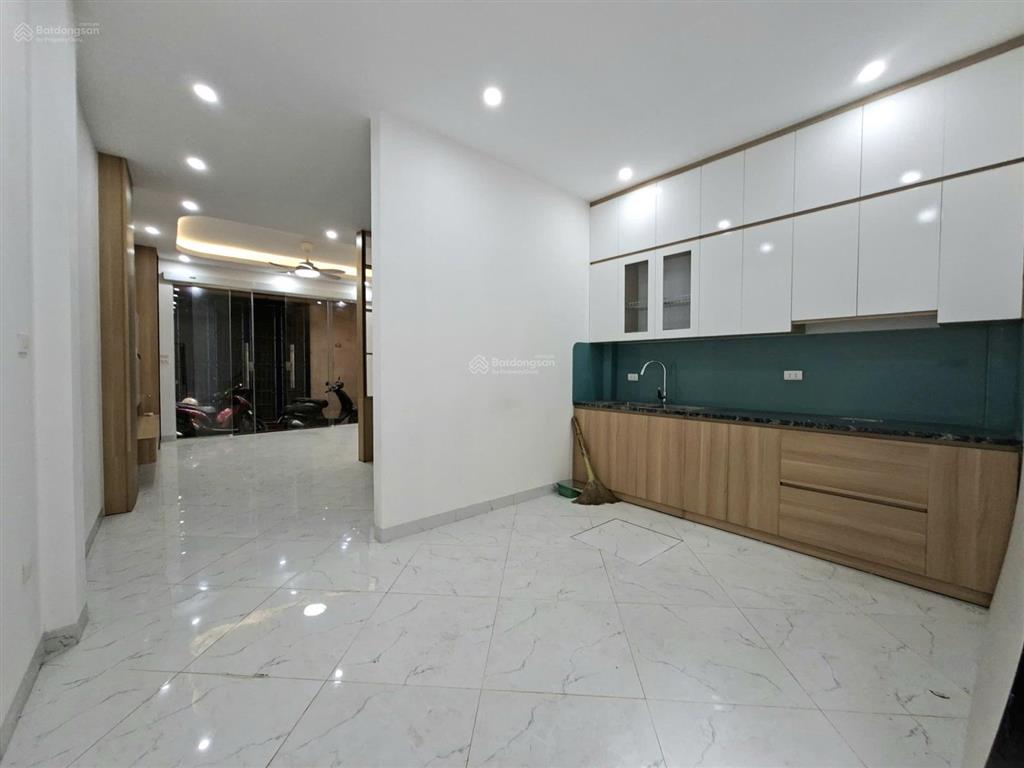 Bán nhà phạm văn đồng  thang máy cách ô tô tránh 20m  5 tầng 7 phòng tối ưu làm chung cư mini