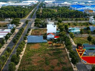 Góc mặt tiền 8m  xây dựng tự do  đường thông  hỗ trợ ngân hàng