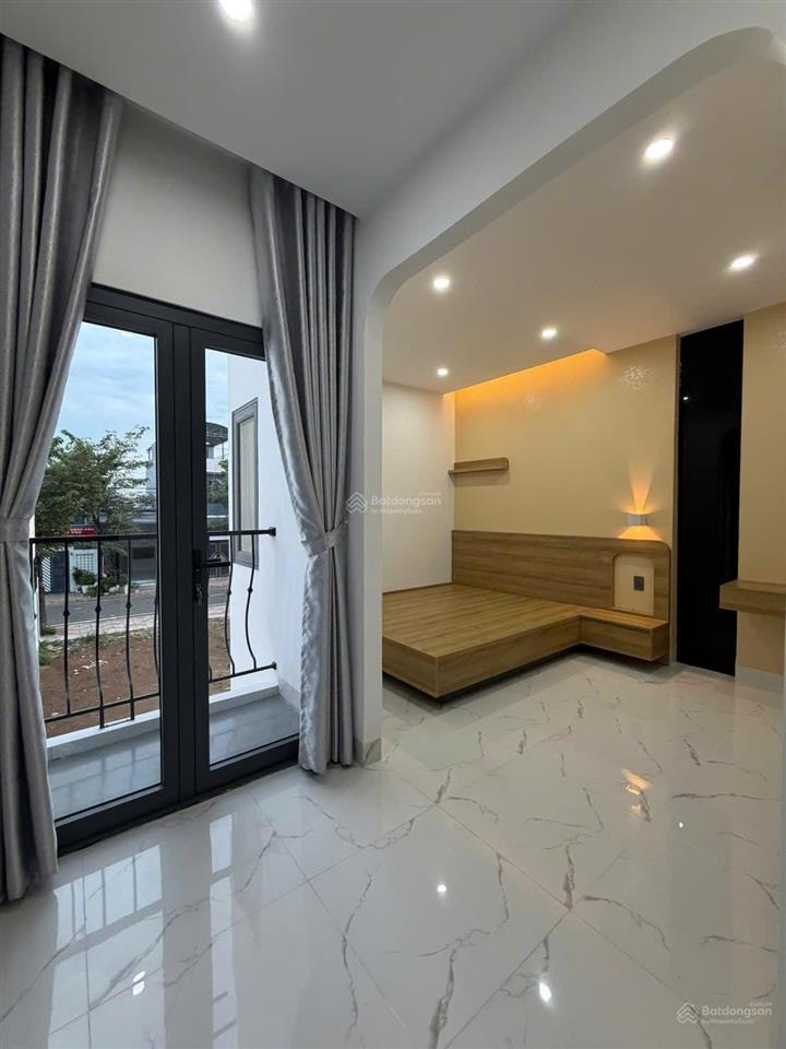 Bán gấp nhà trong khu đô thị  sổ hồng riêng  giấy phép xây dựng đầy đủ. thiết kế thông minh