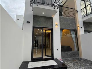 Bán gấp nhà trong khu đô thị  sổ hồng riêng  giấy phép xây dựng đầy đủ. thiết kế thông minh