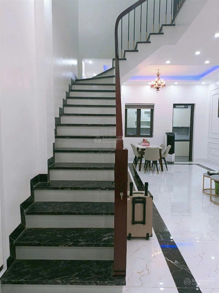 Chính chủ bán nhà tặng nội thất