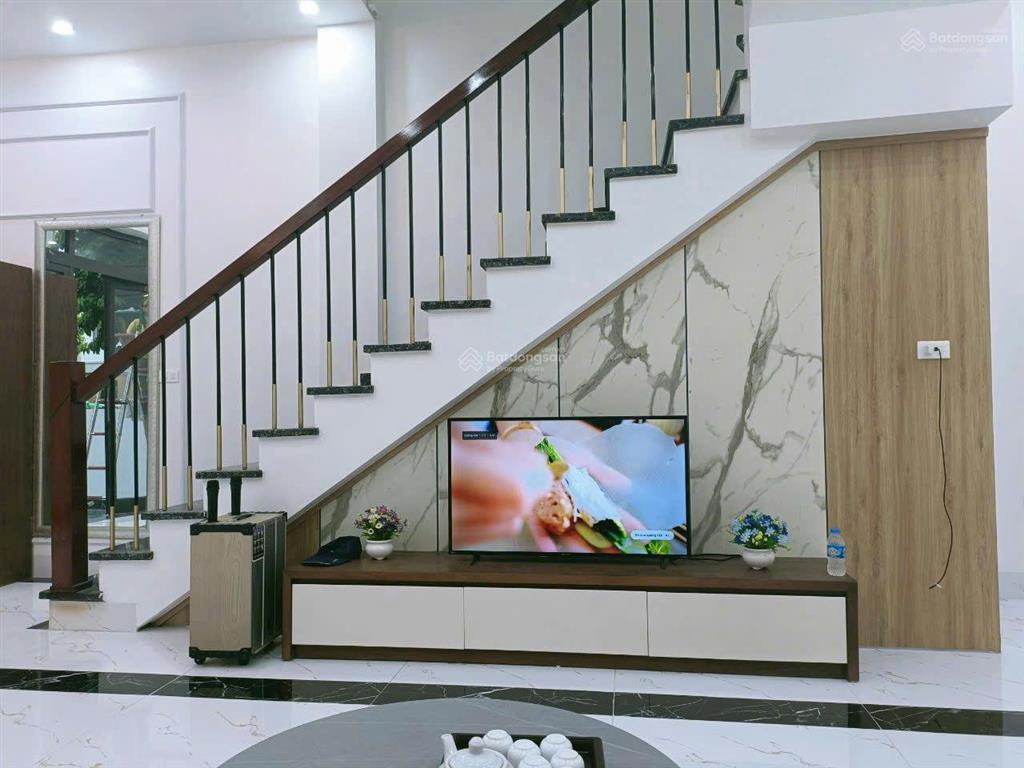 Chính chủ bán nhà tặng nội thất