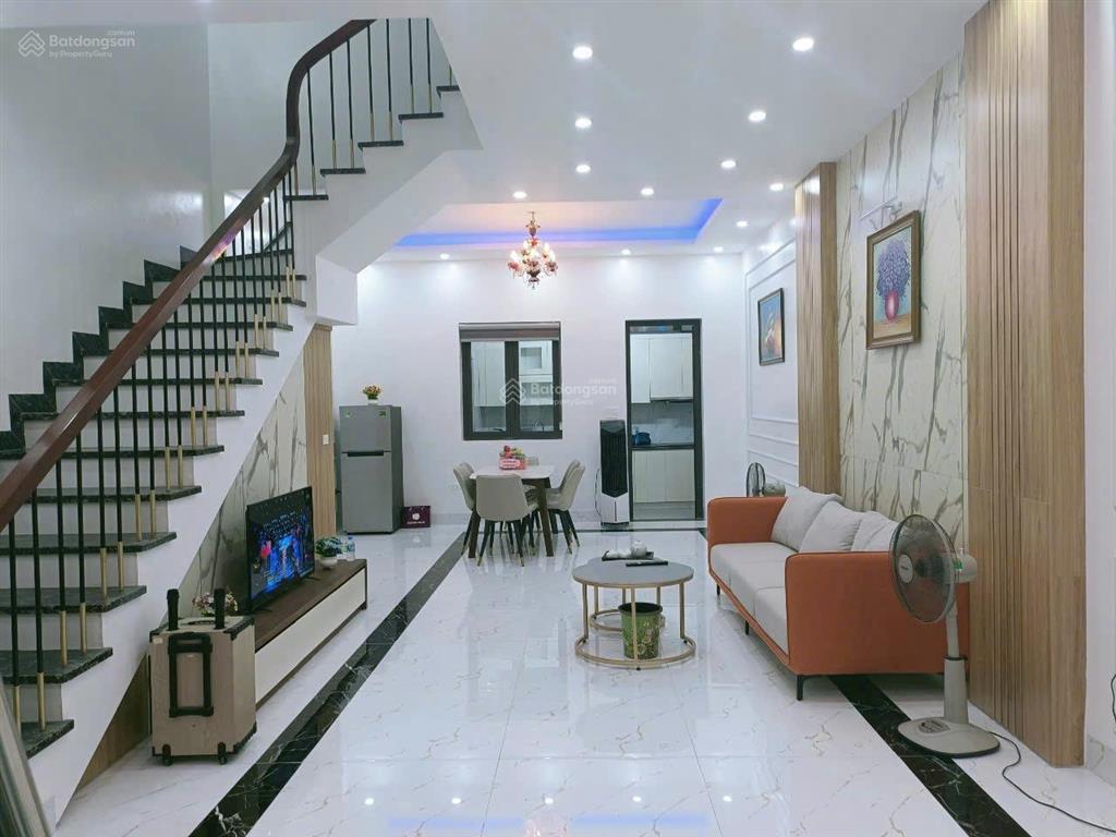 Chính chủ bán nhà tặng nội thất