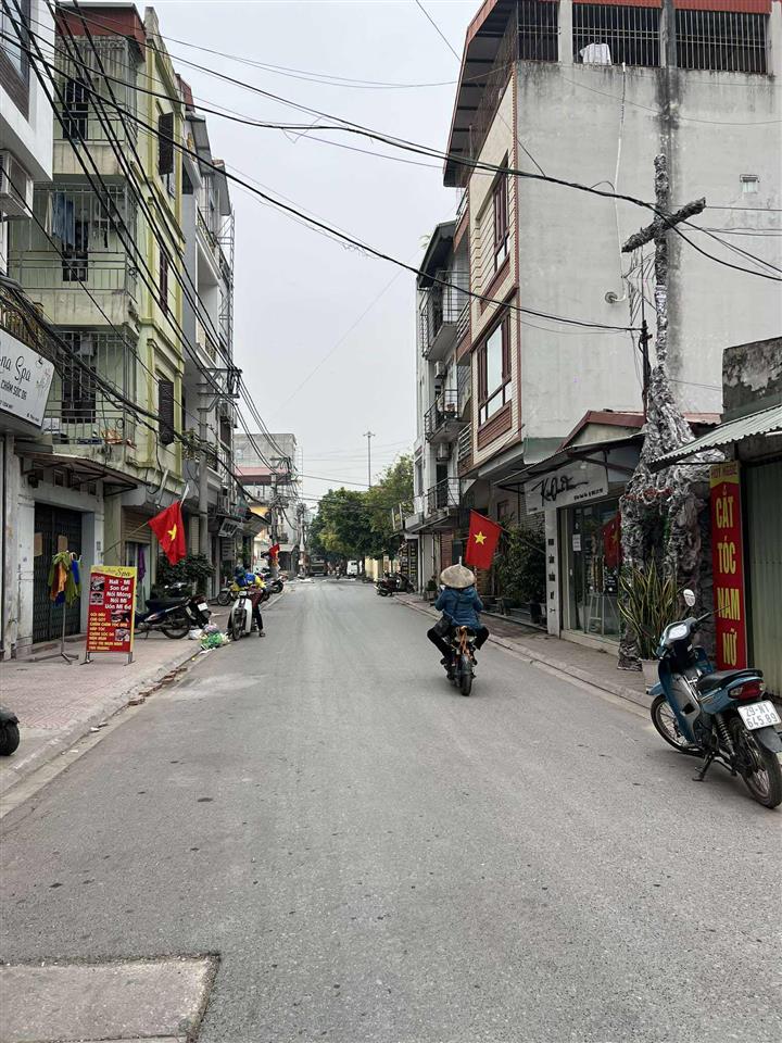 CHỦ CẦN BÁN 45 M2 LÔ GÓC CƯU VIỆT - GIA LÂM, GIÁ CHỈ 7.7 TỶ, LH 0985865658
