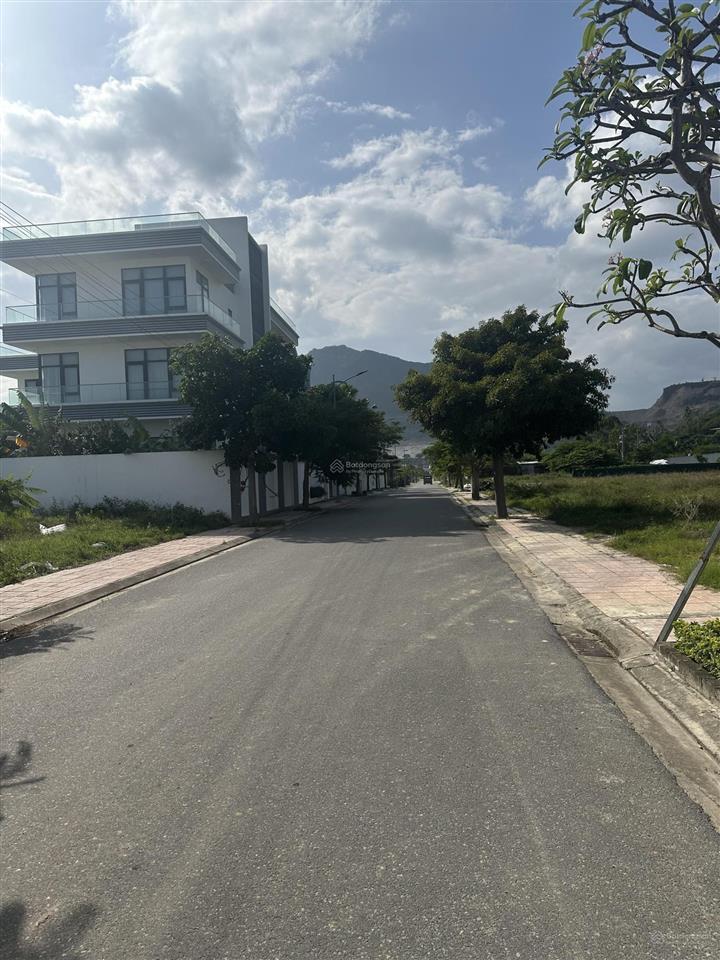 Kđt ven sông tắc đối diện sun group  lô góc, hạ tầng đẹp, pháp lý chuẩn