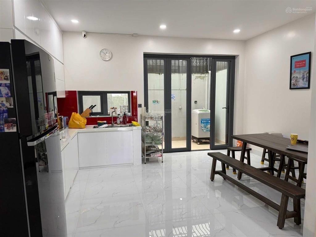 Cho thuê nhà giá rẻ full nội thất gói 8 the capella.
thiết kế  3pn, 4wc. giá 19tr/thg.0902 588 ***
