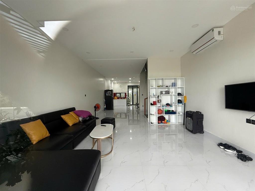 Cho thuê nhà giá rẻ full nội thất gói 8 the capella.
thiết kế  3pn, 4wc. giá 19tr/thg.0902 588 ***