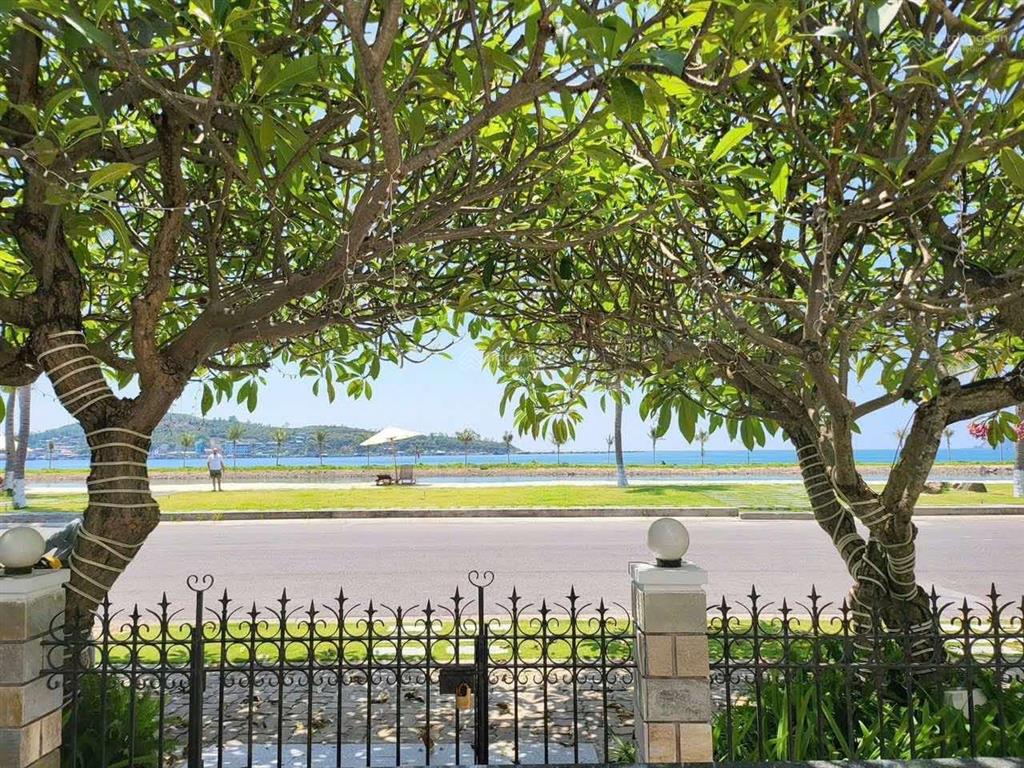 Bán biệt thự kđt an viên nha trang.dt 264m2. 5pn.5wc.pl. sổ hồng.  0902 588 *** thanh.