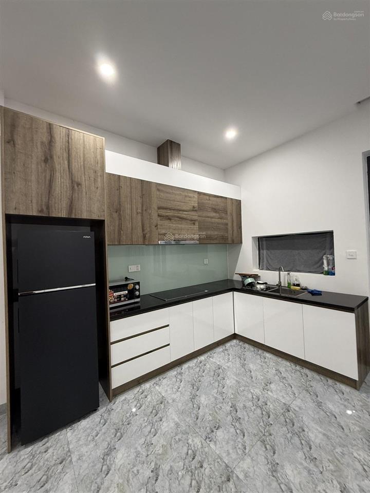 Cho thuê nhà nguyên căn kđt mỹ gia 3 tầng 3pn 4wc full nt. giá 24tr gần hồ bơi. tiện ích đầy đủ