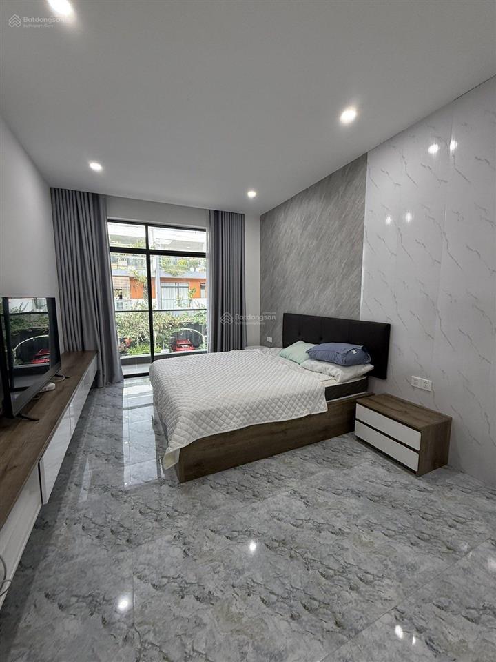 Cho thuê nhà nguyên căn kđt mỹ gia 3 tầng 3pn 4wc full nt. giá 24tr gần hồ bơi. tiện ích đầy đủ