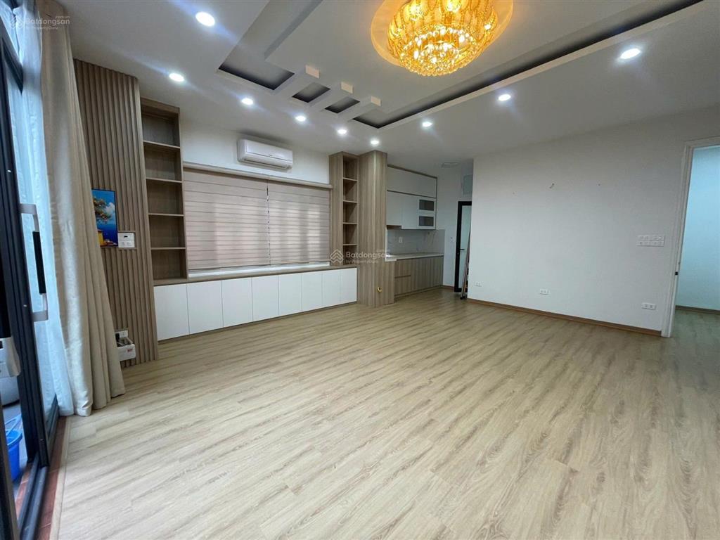 Cho thuê nhà 5 tầng tại đê la thành  nội thất đầy đủ vào ở ngay, ô tô đỗ cửa