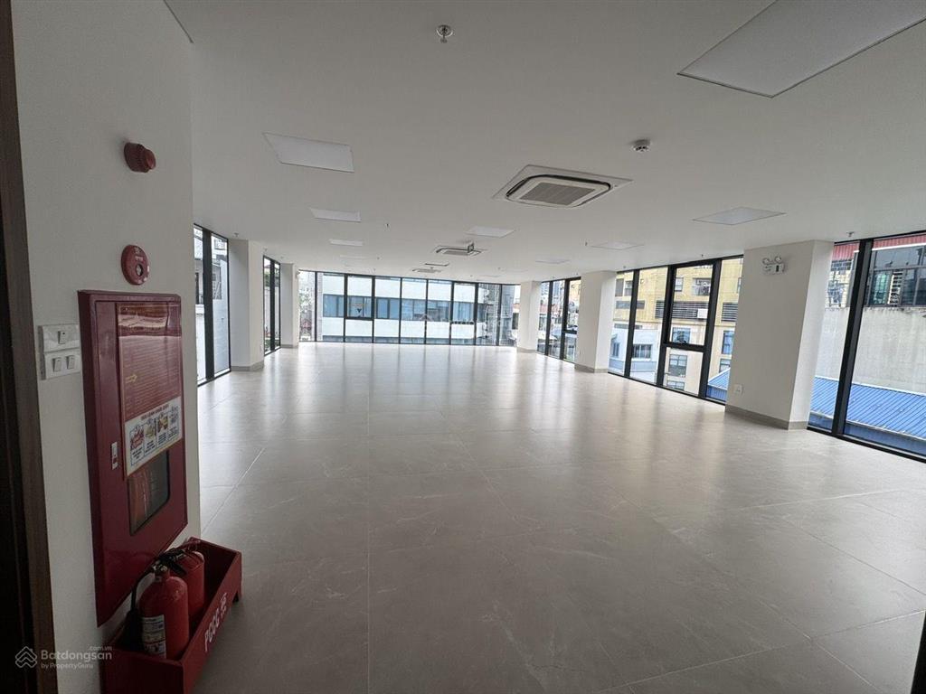 Em chính chủ cho thuê toà văn phòng  phố vương thừa vũ  ngã tư sở  toà 3 mặt tiền 150m2/sàn, 9t