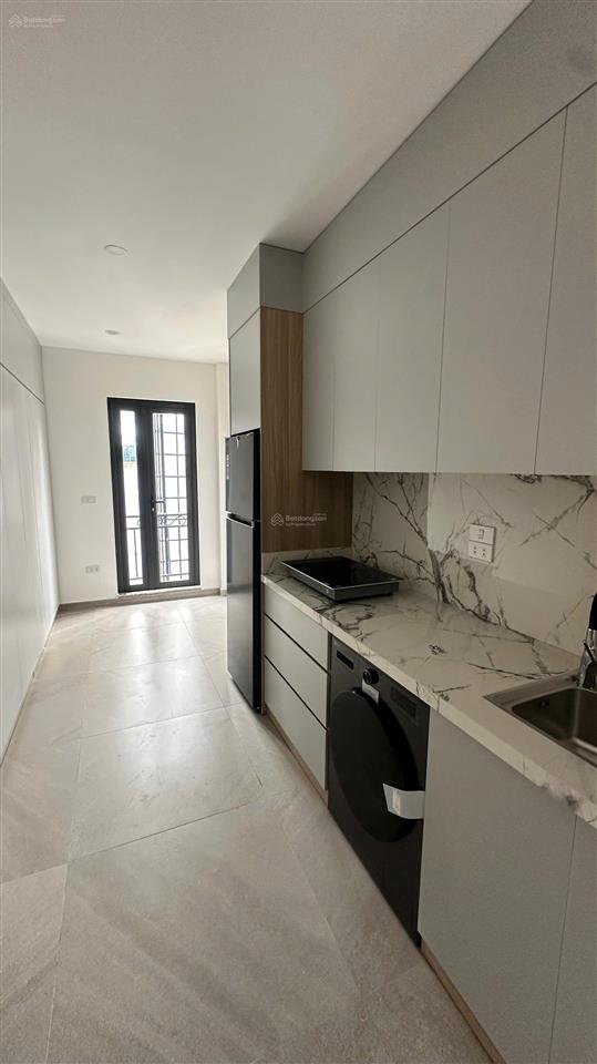 Cho thuê cc, 1n1k 50m2, 8 triệu, tại phố phùng chí kiên,quan hoa,cầu giấy,ban công, ô tô đỗ cửa