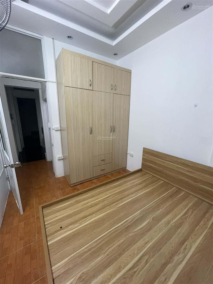 Chính chủ cho thuê nguyên cane tại 225 lạc long quân, 35m2 ô tô đỗ cửa, đầy đủ nội thất