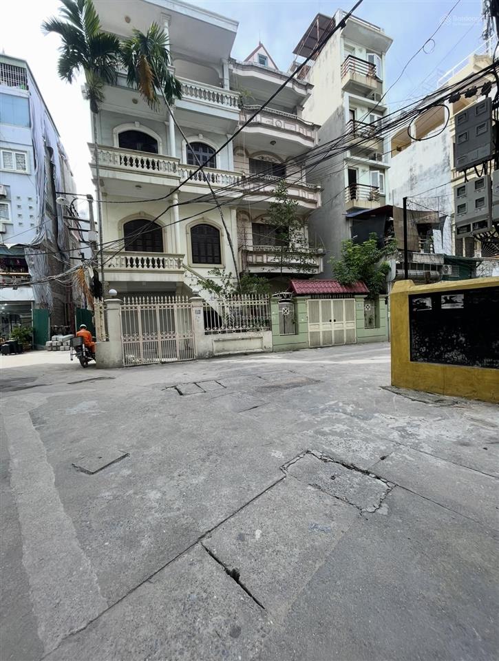 Chính chủ cho thuê nguyên cane tại 225 lạc long quân, 35m2 ô tô đỗ cửa, đầy đủ nội thất