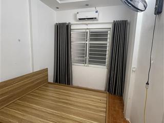 Chính chủ cho thuê nguyên cane tại 225 lạc long quân, 35m2 ô tô đỗ cửa, đầy đủ nội thất