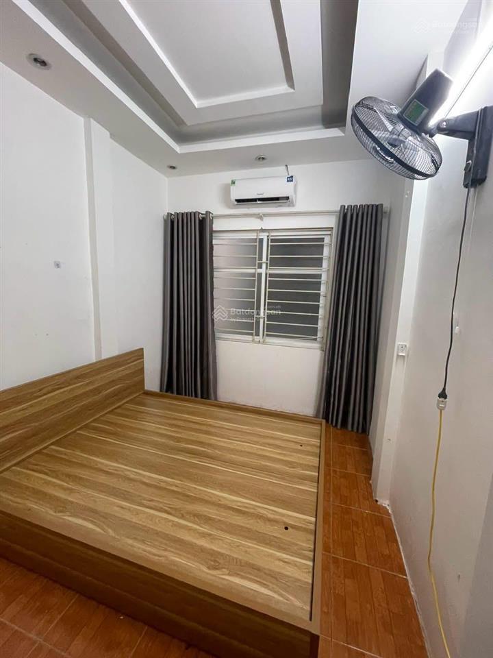 Cho thuê nhà riêng tại lạc long quân, 11 triệu, 35m2, 4 phòng ngủ 3wc ô tô đỗ sát nhà