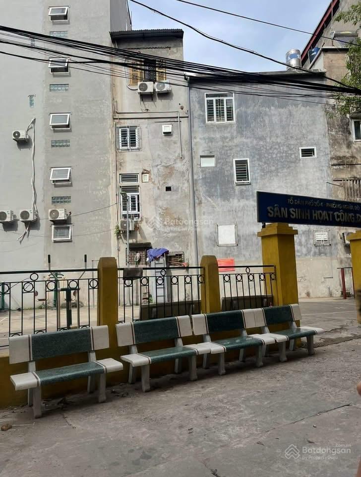 Cho thuê nhà riêng tại lạc long quân, 11 triệu, 35m2, 4 phòng ngủ 3wc ô tô đỗ sát nhà
