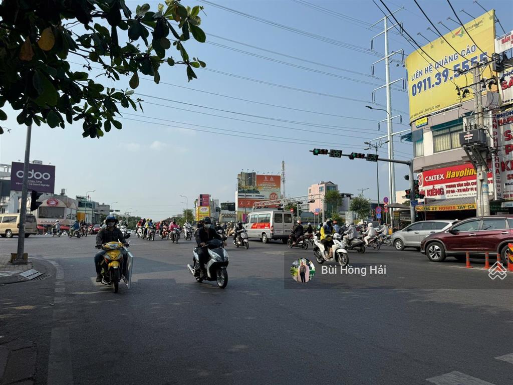 Siêu vị trí! mặt tiền nguyễn xí 2 chiều rộng 30m ngay phạm văn đồng, nhà cấp 4 dt 4.2x12, đct 35tr