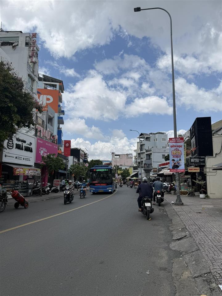 Tòa nhà 8 tầng ngang 10m, đct 110tr/tháng  mặt tiền nơ trang long  32 tỷ