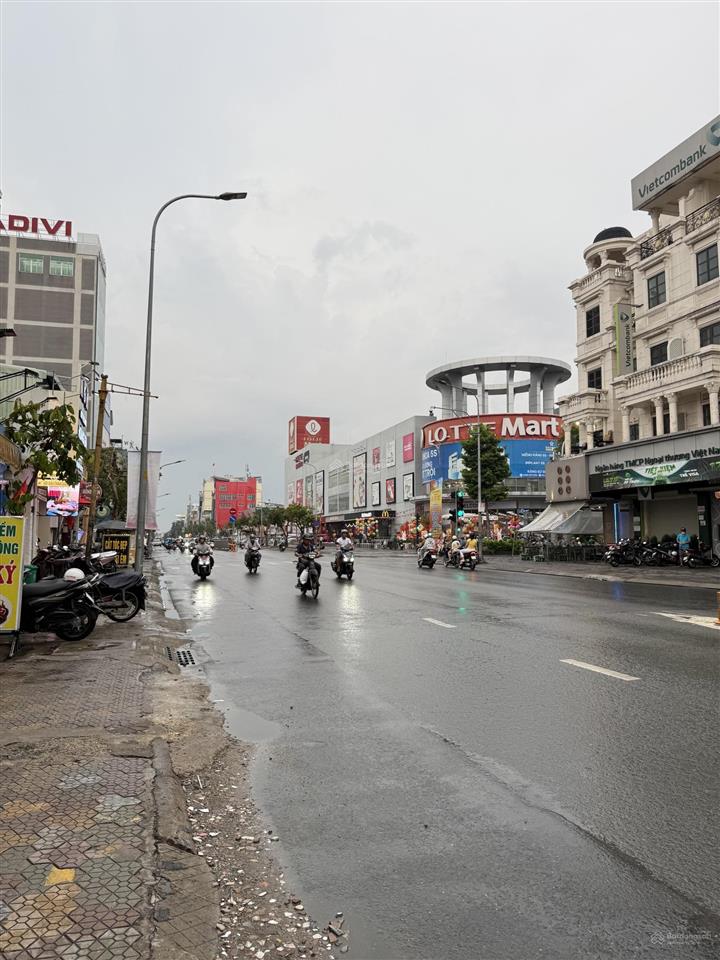 Đối diện lotte, mặt tiền nguyễn văn lượng khúc sung nhất, nhà 4 tầng dt 4.2x11, đct 25tr, 10.5 tỷ