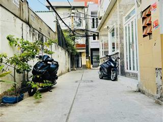 Hxh cmt8 quận 3  cách mt cmt8 chỉ 20m  ngang 6m