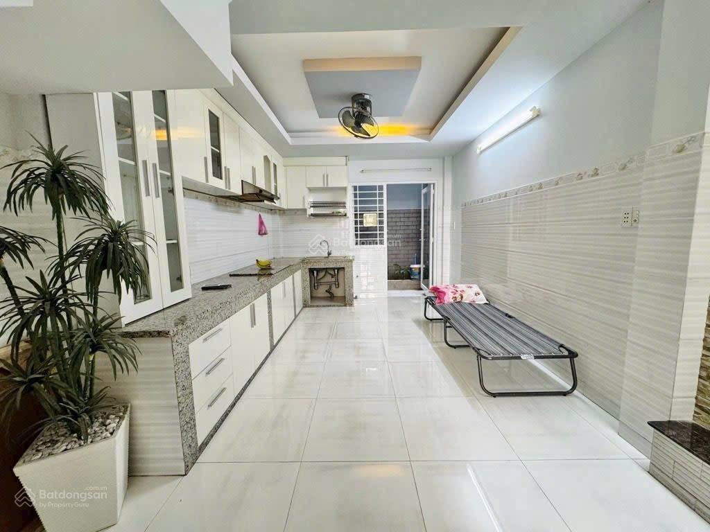 Hẻm nhựa 10m xe hơi tránh ngủ ngày đêm  nhà đẹp tô hiến thành quận 10.
