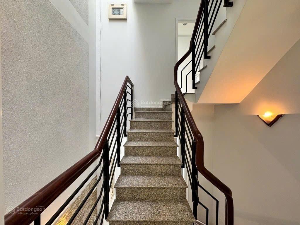 Hẻm nhựa 10m xe hơi tránh ngủ ngày đêm  nhà đẹp tô hiến thành quận 10.