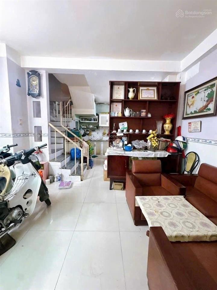 Căn góc nam kỳ khởi nghĩa quận 3  không lộ giới  4 tầng btct  ngang 4m.