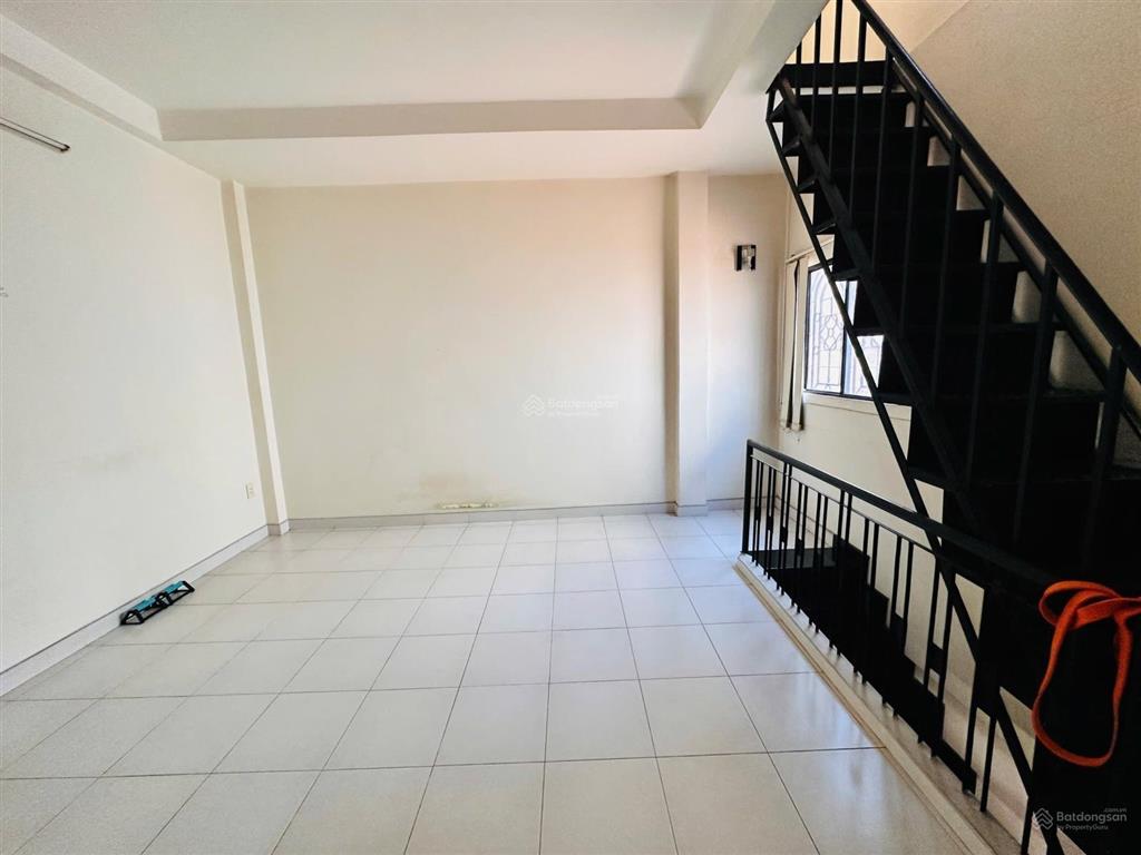Góc 2mt hxh vĩnh viễn quận 10  4 tầng btct  ngang 4m  cách mt vĩnh viễn 30m