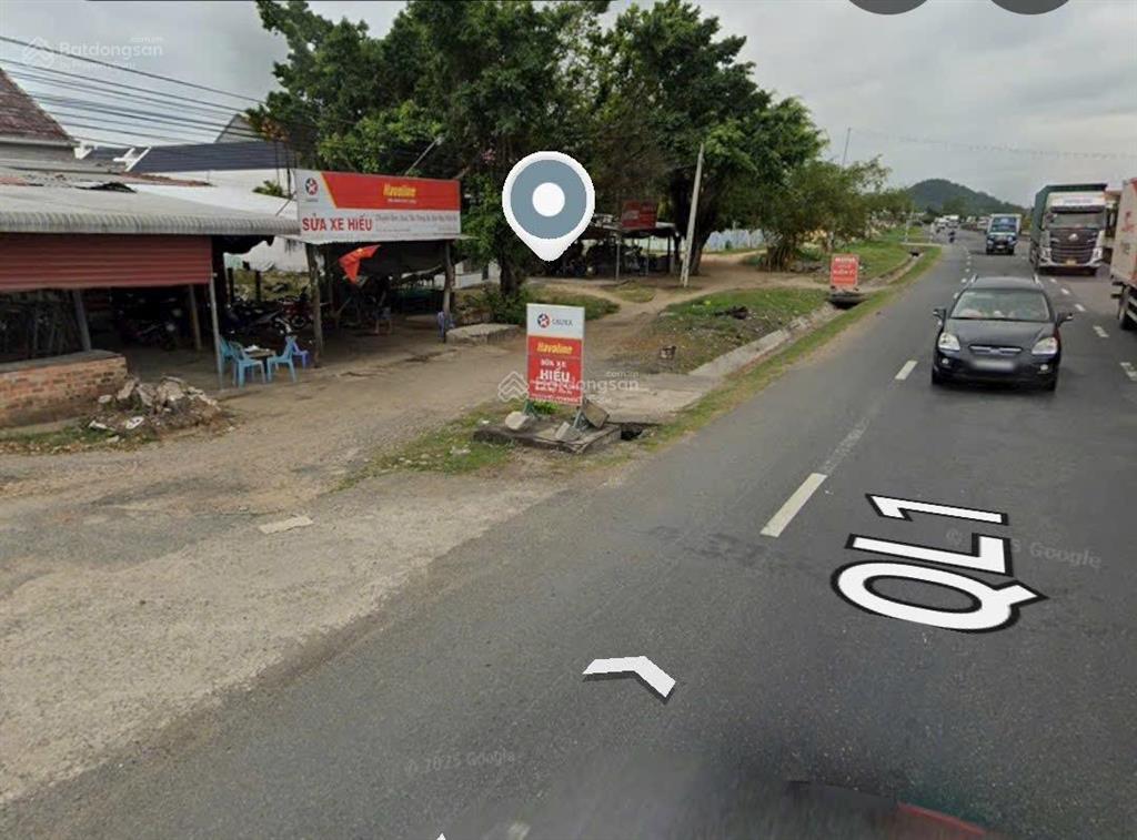 Bán đất mặt tiền ql1a vạn hưng vạn ninh
dt 207.4m2 ngang 5m có 60m2 thổ cư.còn lại 147.4m cln