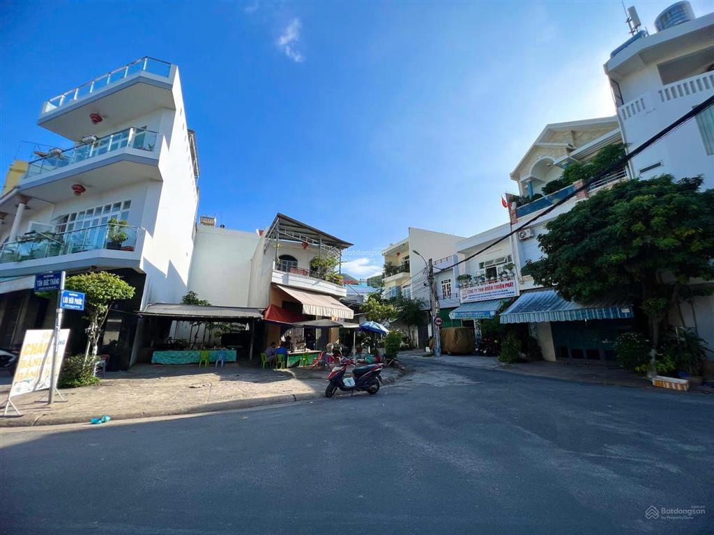 Bán nhà đẹp full nội thất , đường 10m . ngang 6m . 90m2 full đất ở .