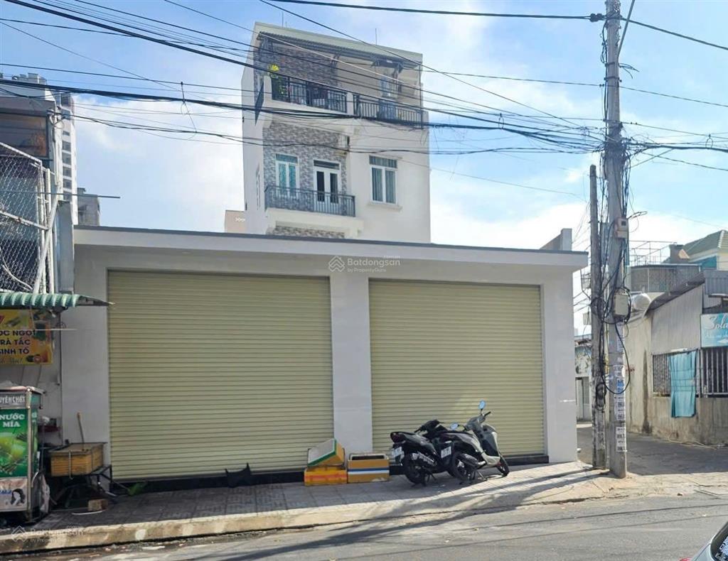 Bán nhà 3 mặt tiền gần biển nha trang .cách phạm văn đồng và biển 10 mét
