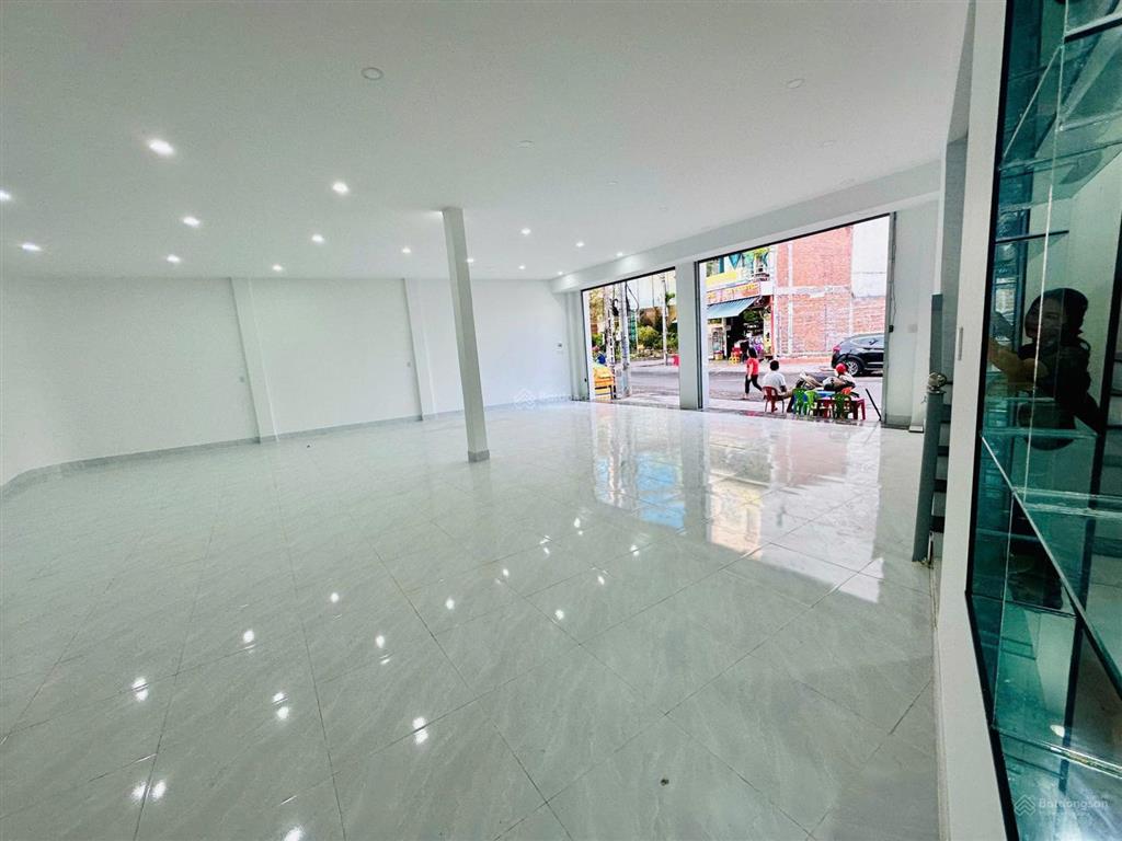 Bán nhà 3 mặt tiền gần biển nha trang .cách phạm văn đồng và biển 10 mét