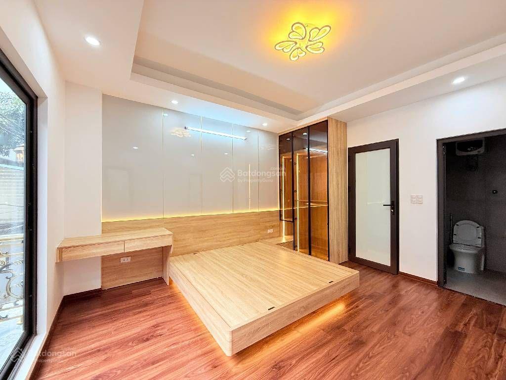 Chủ bán trực tiếp nhà này lĩnh nam 6,2 tỷ 35m,5 tầng,thang máy hiện đại cam kết hình ảnh thật, ôtô