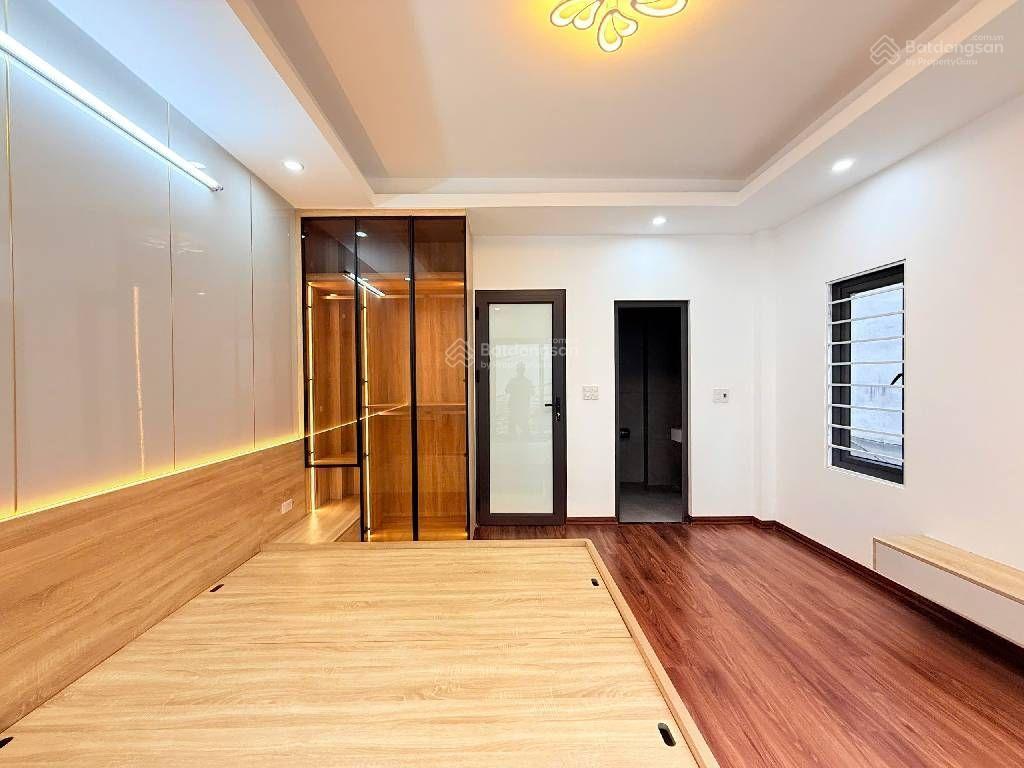 Chủ bán trực tiếp nhà này lĩnh nam 6,2 tỷ 35m,5 tầng,thang máy hiện đại cam kết hình ảnh thật, ôtô
