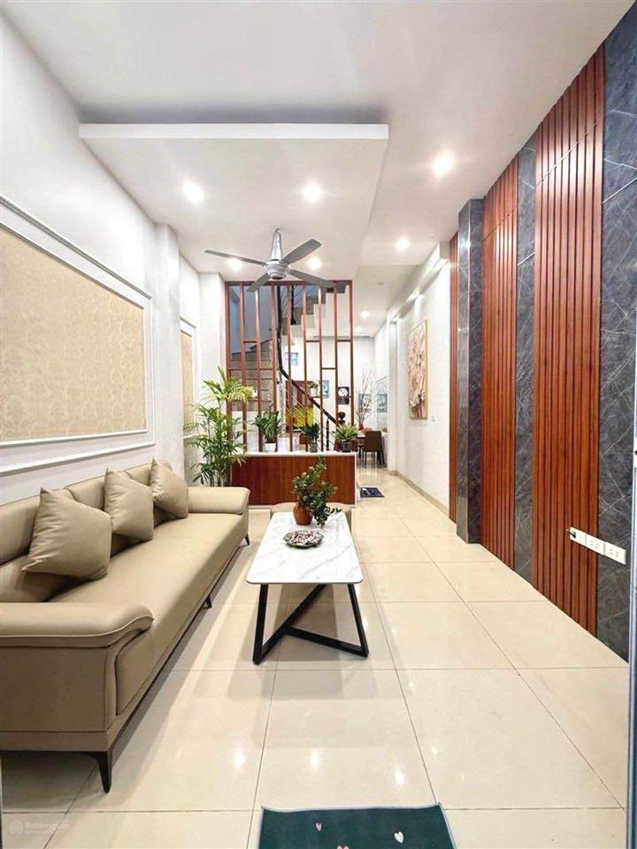 Thanh lân nhà xây mới  chủ tặng full nội thất  ngõ thoáng, đẹp  38m  5 tầng  giá 6.8 tỷ