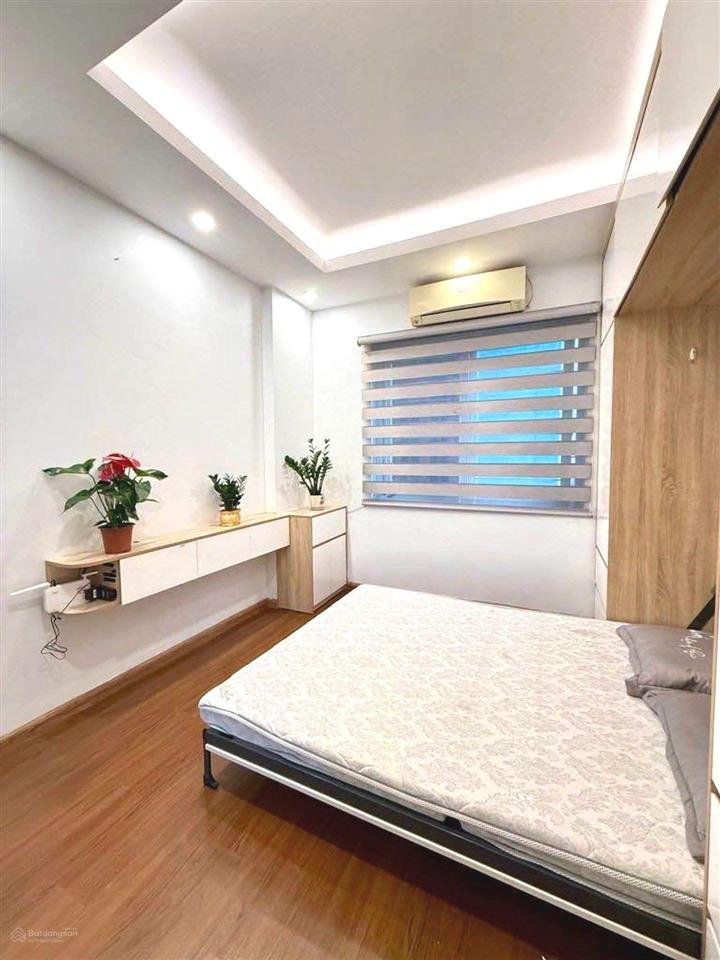 Thanh lân nhà xây mới  chủ tặng full nội thất  ngõ thoáng, đẹp  38m  5 tầng  giá 6.8 tỷ