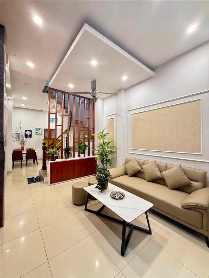 C.hỉ h.ơn 6 t.ỷlĩnh namvĩnh hưng
gần phố3 gác tránhnhiều tiện ích
s~40m2 mặt tiền ~4m vị trí đ