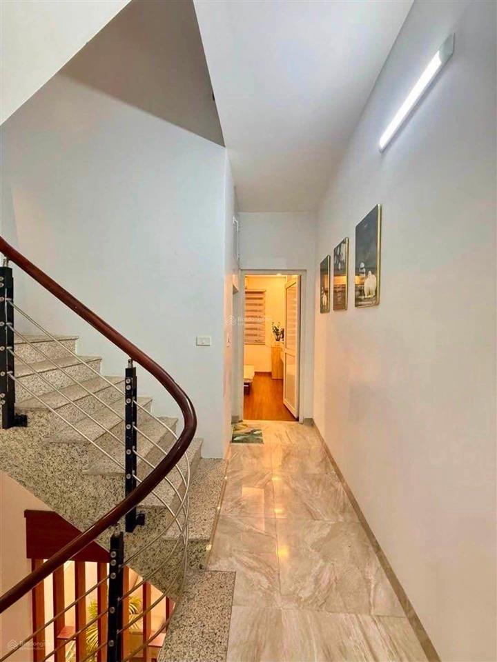C.hỉ h.ơn 6 t.ỷlĩnh namvĩnh hưng
gần phố3 gác tránhnhiều tiện ích
s~40m2 mặt tiền ~4m vị trí đ