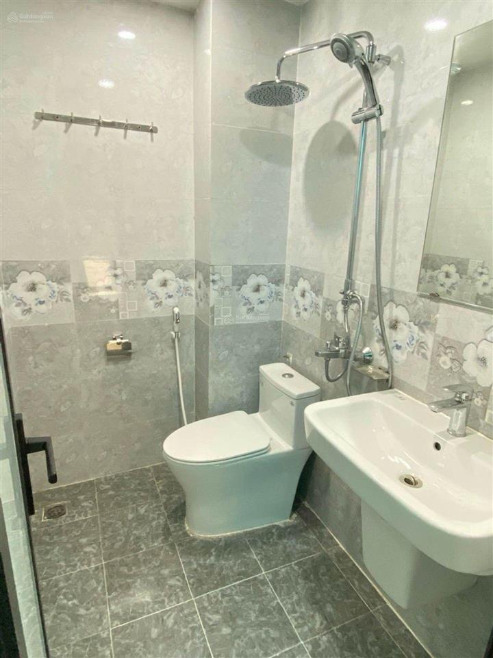 Bán nhà riêng tại tựu liệt, 8,1 tỷ, 40m2, 3pn, 3wc, mặt tiền 6m oto ra vào, ra công viên 2km