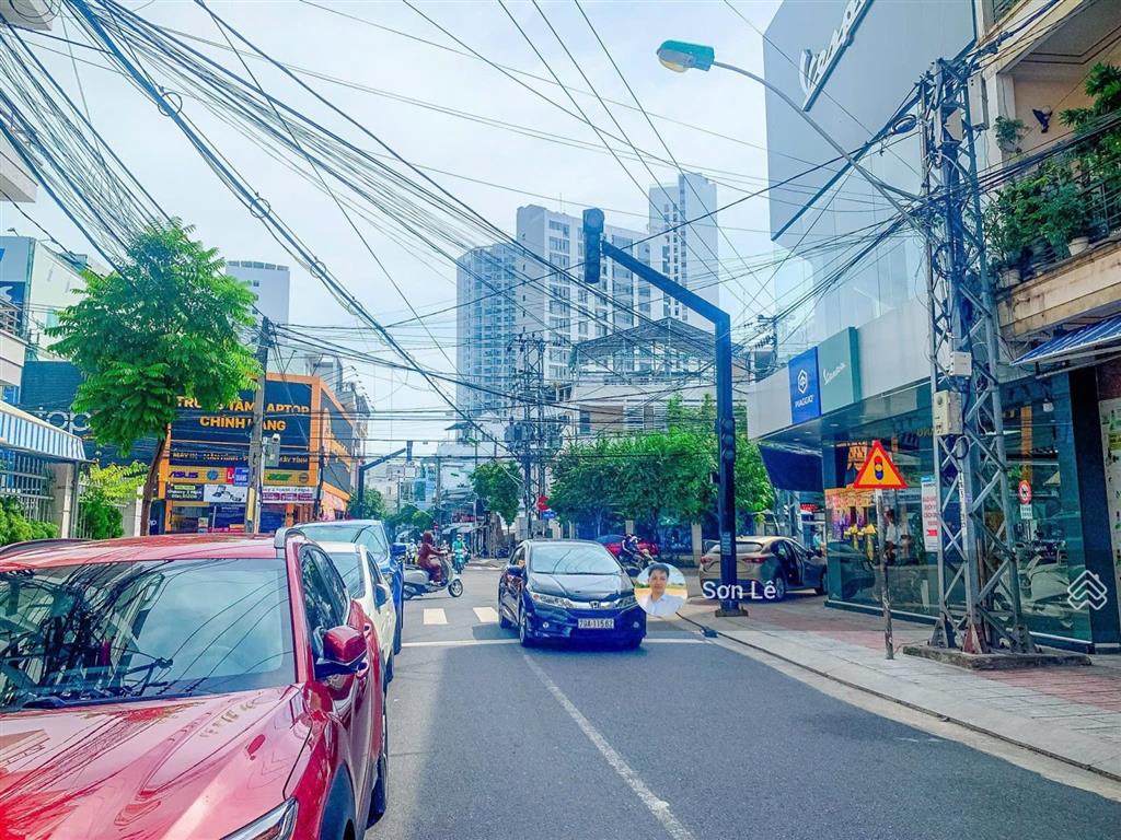 Bán đất ngay ngã tư quang trung và hoàng văn thụ nha trang sầm uất. trung tâm kinh doanh đa dạng