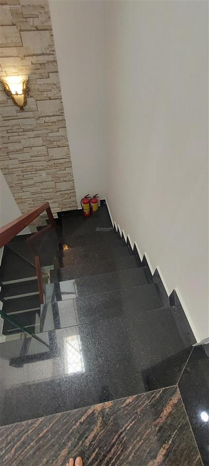 Kinh doanh đỉnh tiện ích bủa vây đường nhựa 8m  5 tầng dương quảng hàmkhu vực nhiều khách tìm.