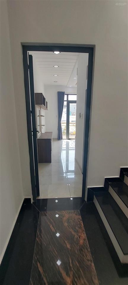 Kinh doanh đỉnh tiện ích bủa vây đường nhựa 8m  5 tầng dương quảng hàmkhu vực nhiều khách tìm.