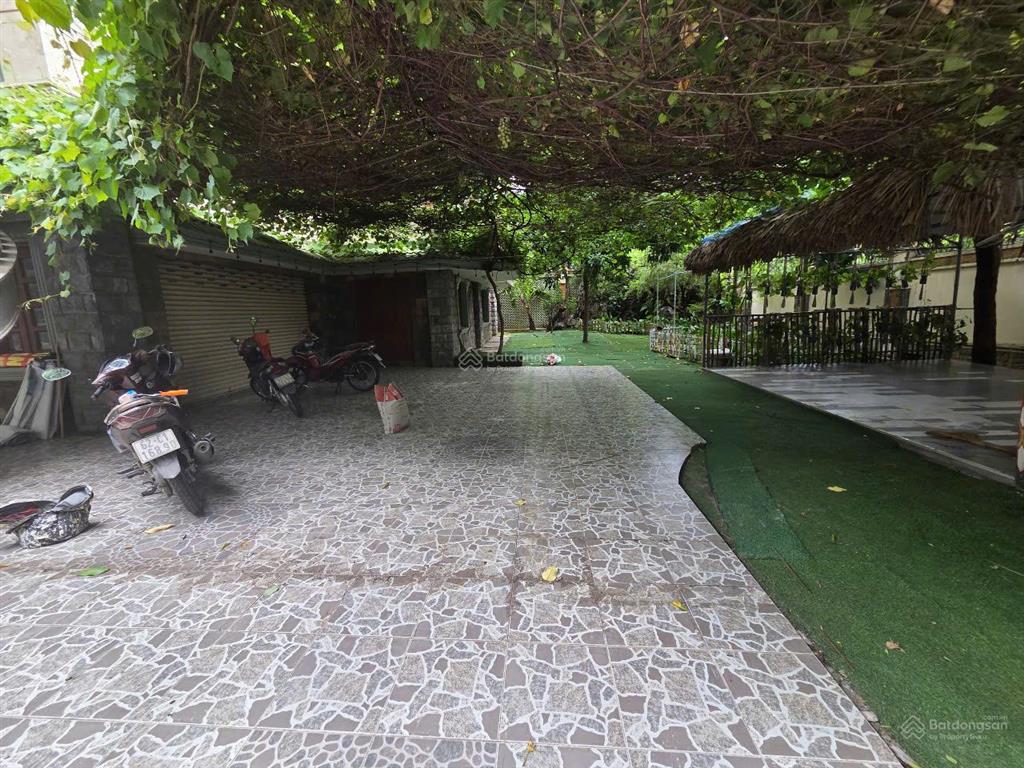 Cho thuê villa góc 2 mặt tiền thảo điền, vị trí siêu đẹp