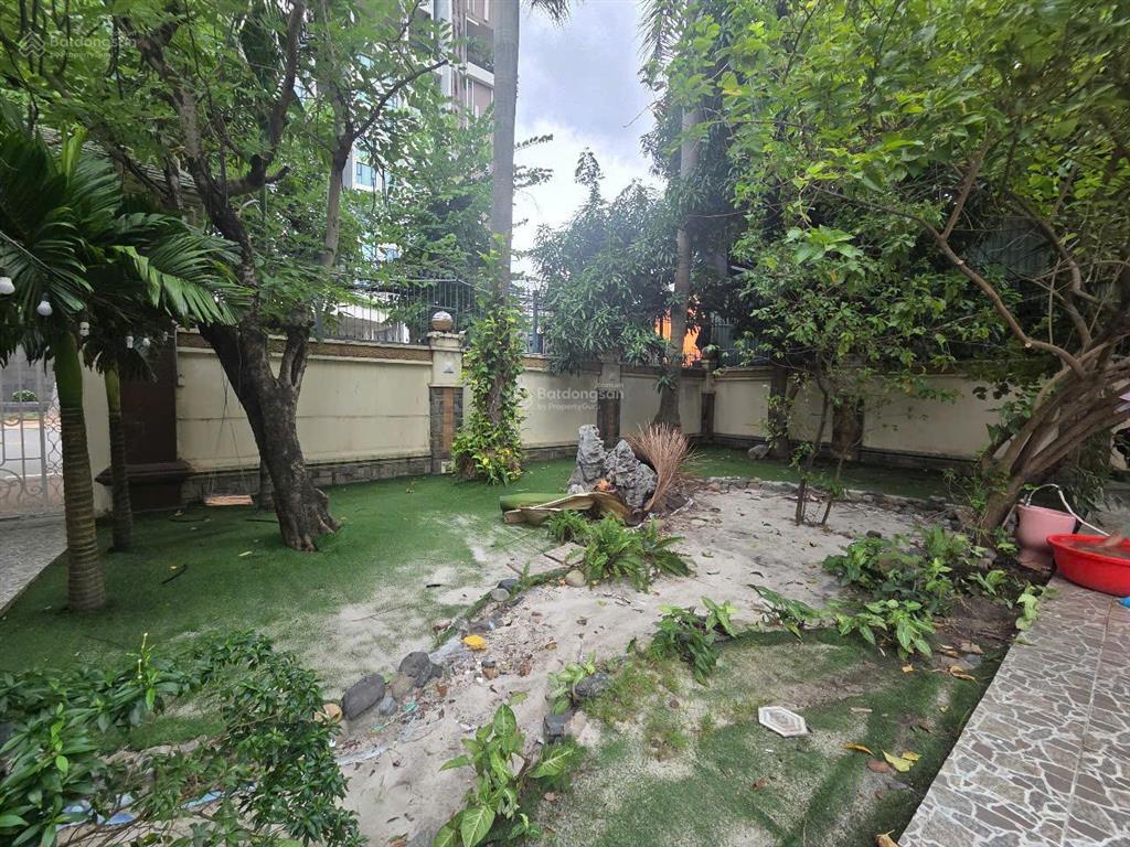 Cho thuê villa góc 2 mặt tiền thảo điền, vị trí siêu đẹp