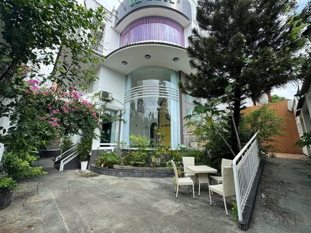 Cho thuê villa góc 2 mặt tiền thảo điền, vị trí siêu đẹp
