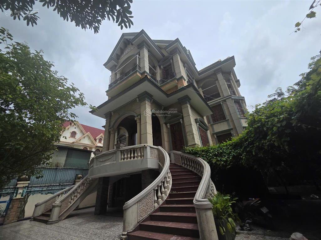Cho thuê villa góc 2 mặt tiền thảo điền, vị trí siêu đẹp